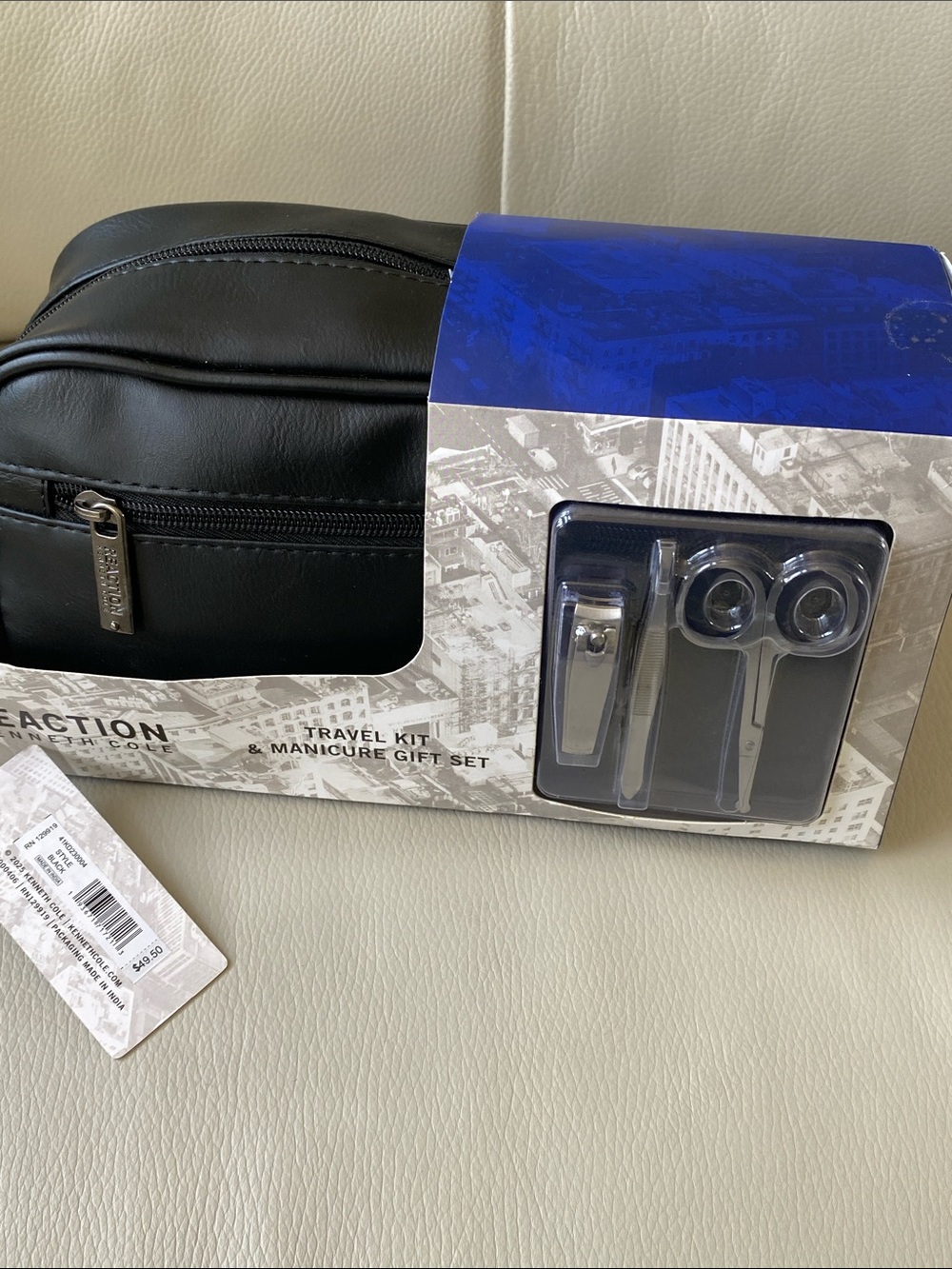 Mens Travel bag - toiletry kit by Kenneth Cole